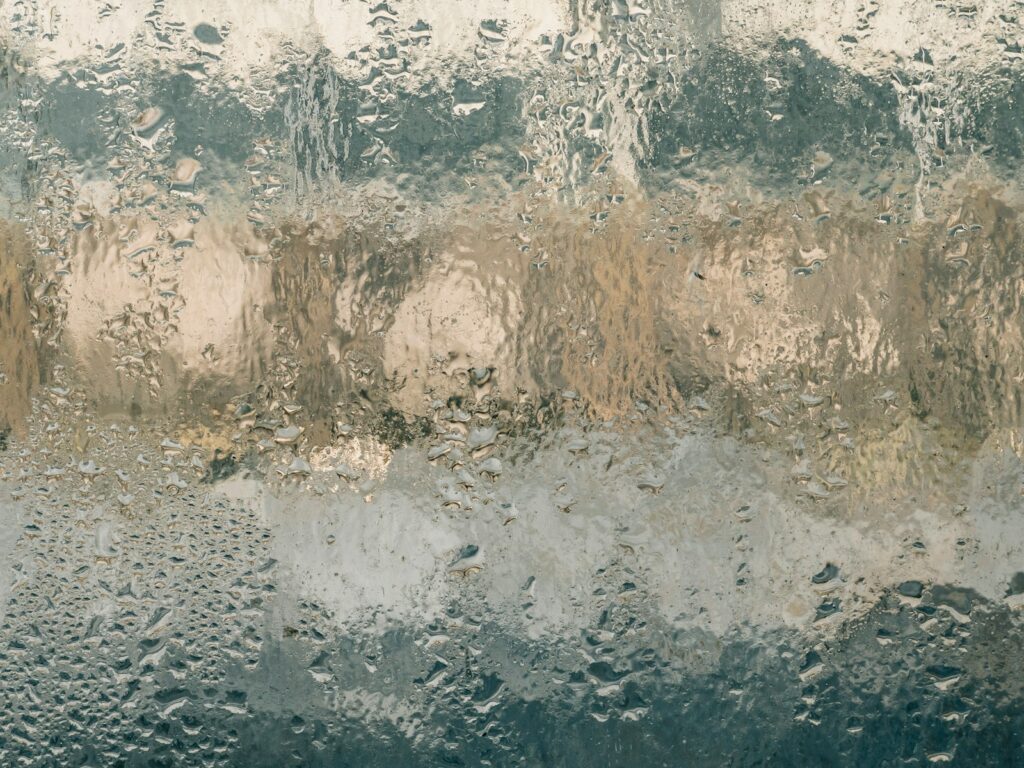 Humidy control - water droplets on glass window