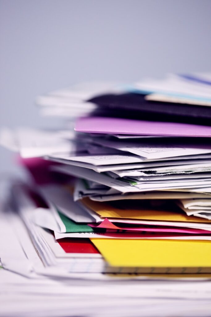 Managing Office Clutter for Better Focus and Creativity