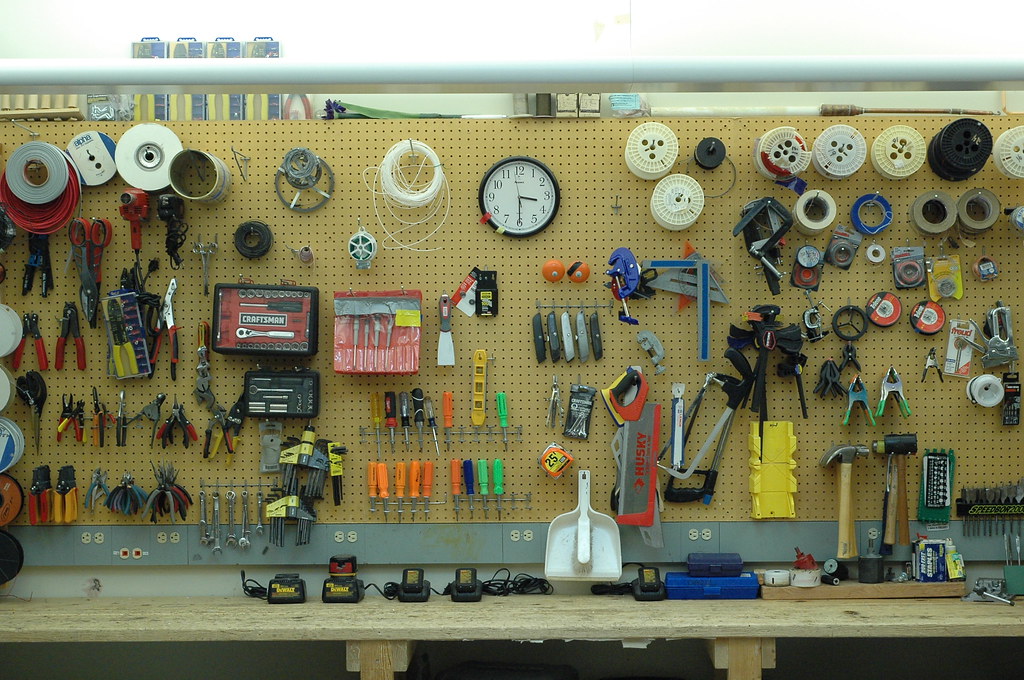 From Tangled to ‌Tidy: Wrangle Your‍ Cleaning ​Tools with Pegboards