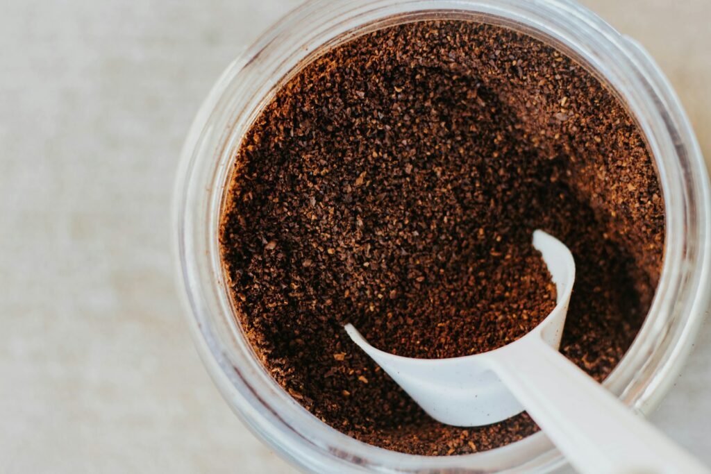 Embrace the Natural ⁤Abrasiveness ‍of⁤ Coffee Grounds