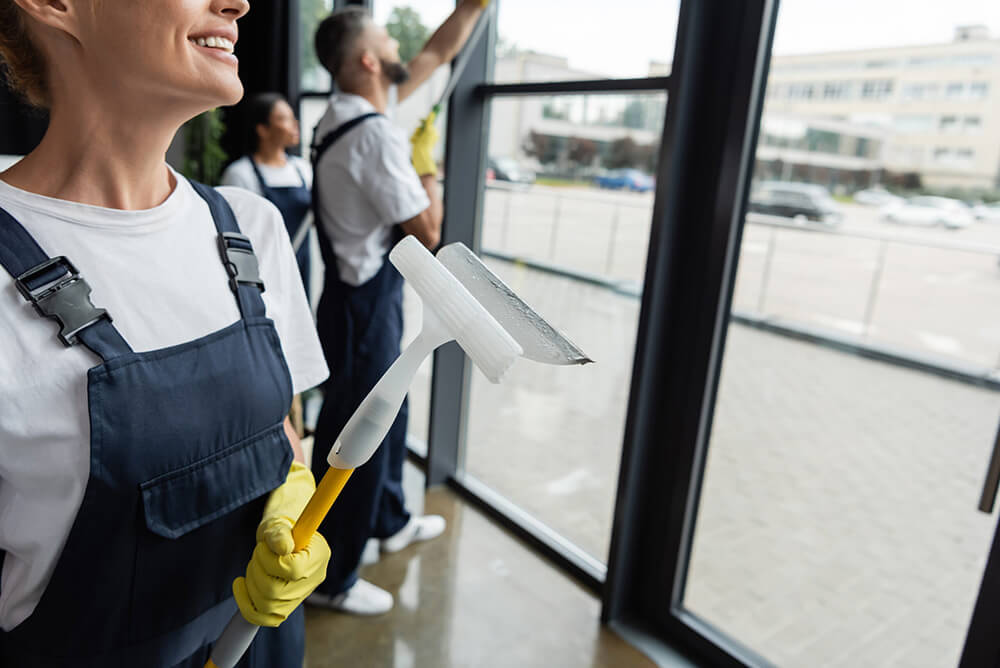 The ​Benefits ⁤of Professional Window Cleaning Services